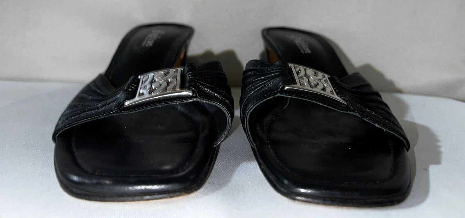 BRIGHTON Shoes Women's Size 7.5 Black Leather Silver Accent TARRAH Sandals Heels