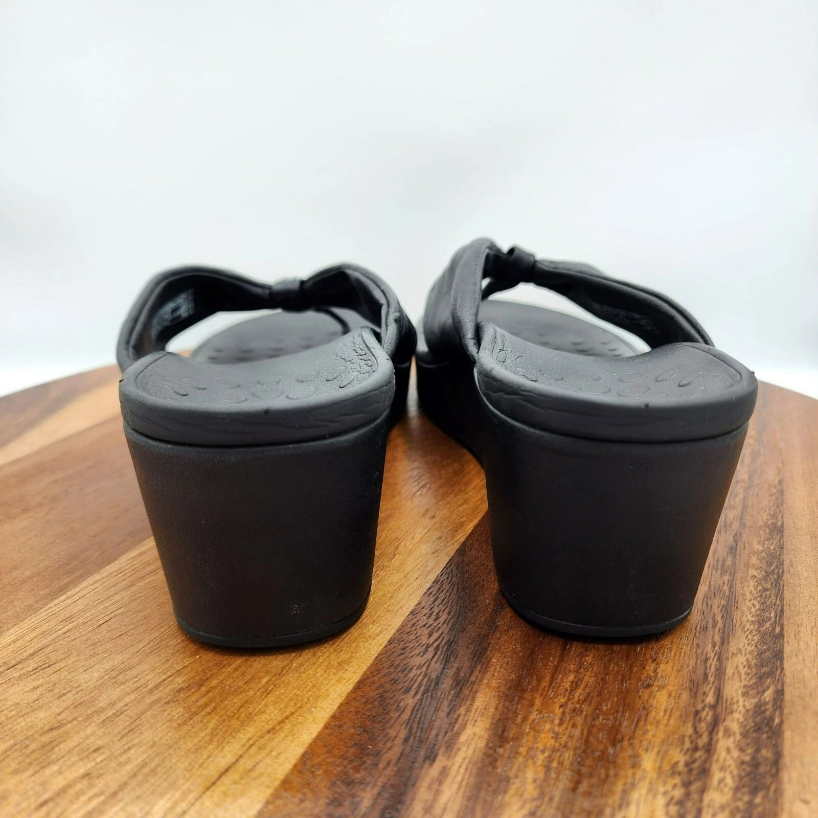 Vionic Arabella Thong Wedge Sandals 11 Black Leather Flip Flop Platform Support