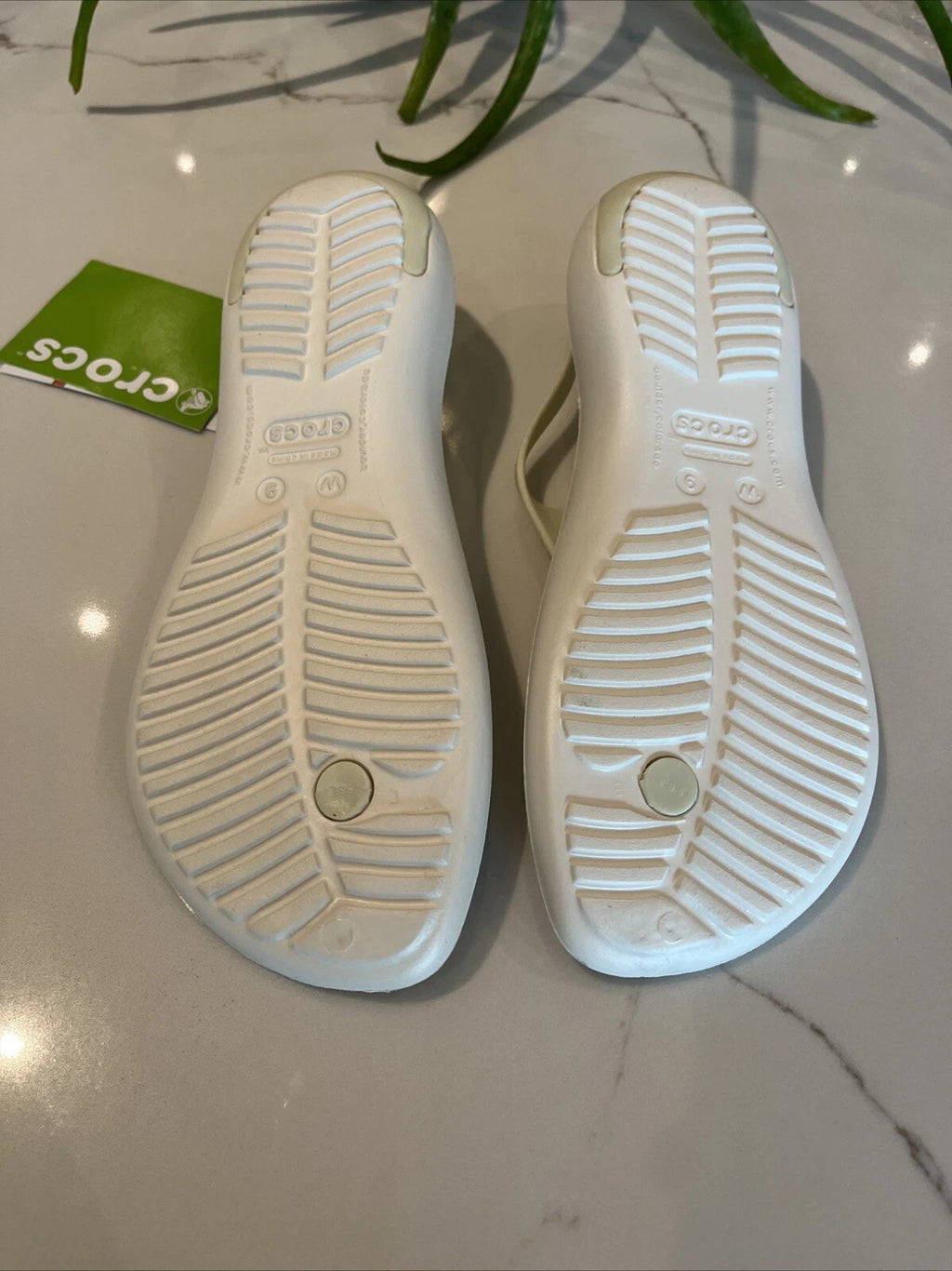 CROCS Women 9 Sexi Flip Flop Thong PALE YELLOW WHITE Serena Sandals NEW NWT