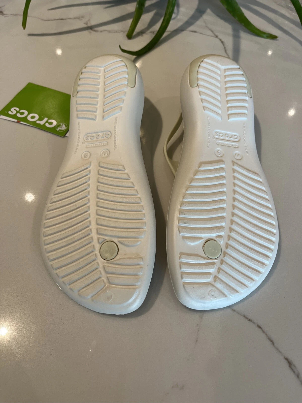 CROCS Women 9 Sexi Flip Flop Thong PALE YELLOW WHITE Serena Sandals NEW NWT