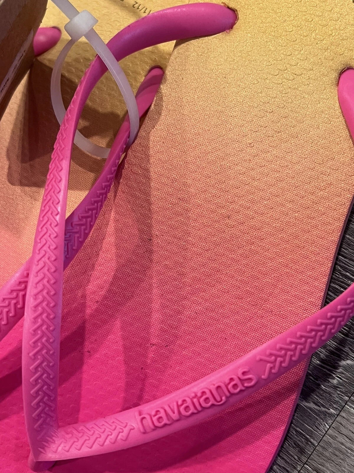 NWT Havaianas Women Pink Yellow Ombré Slim Style Brazil Flip Flop Sandals 11/12