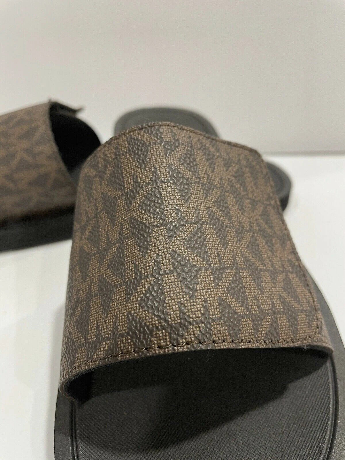 Michael Kors Wade Slide MK Signature Logo Sandals Adjust Closure Brown SZ 9 New