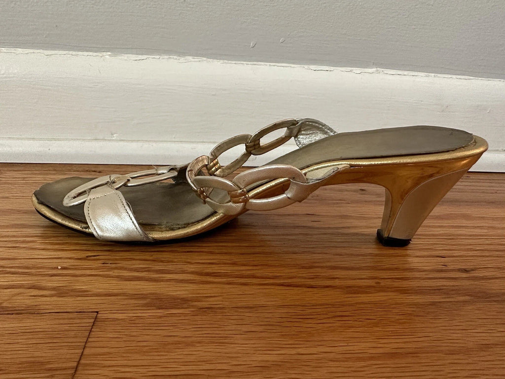 Onex Women's Style "Link" in Platinum Kitten Heel Sandal Size 8M