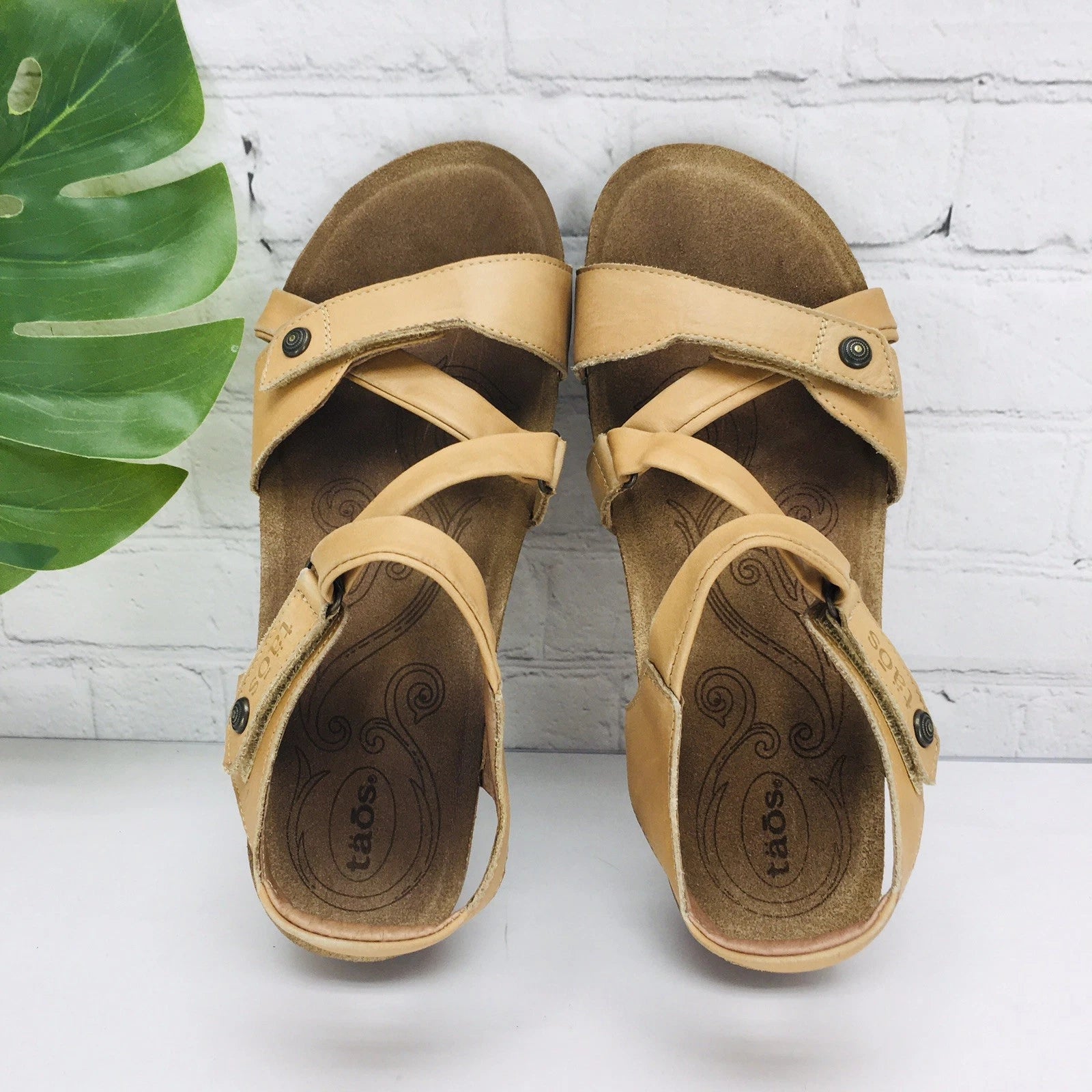 Taos Wedge Sandals Women's 9/40 Tan Leathe Gladiator Strappy Comfort Casual