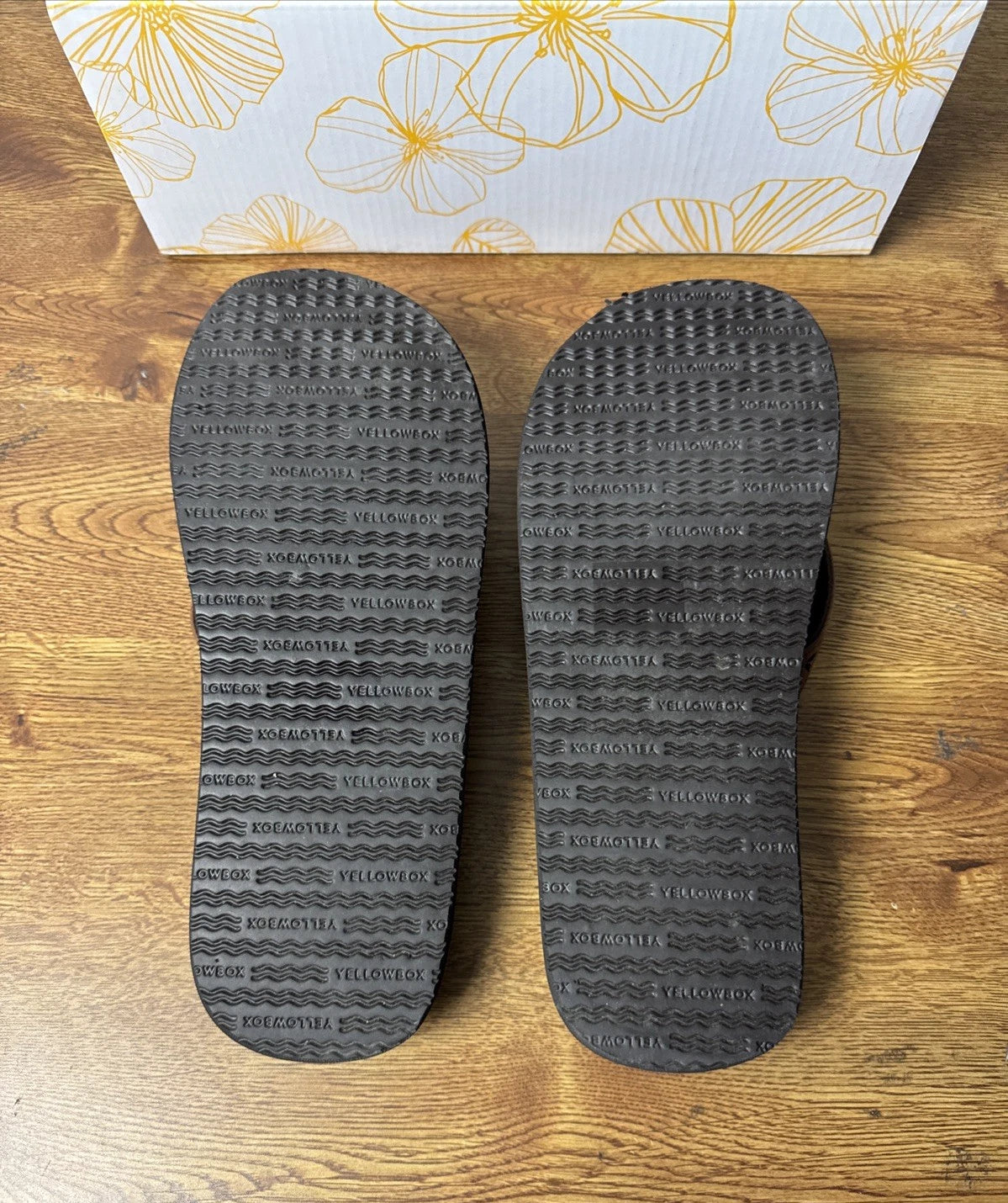 Yellow Box Flip Flop Benji Womens 9 M Brown Slip-On 32475 Comfort 1" Heel Gypsy