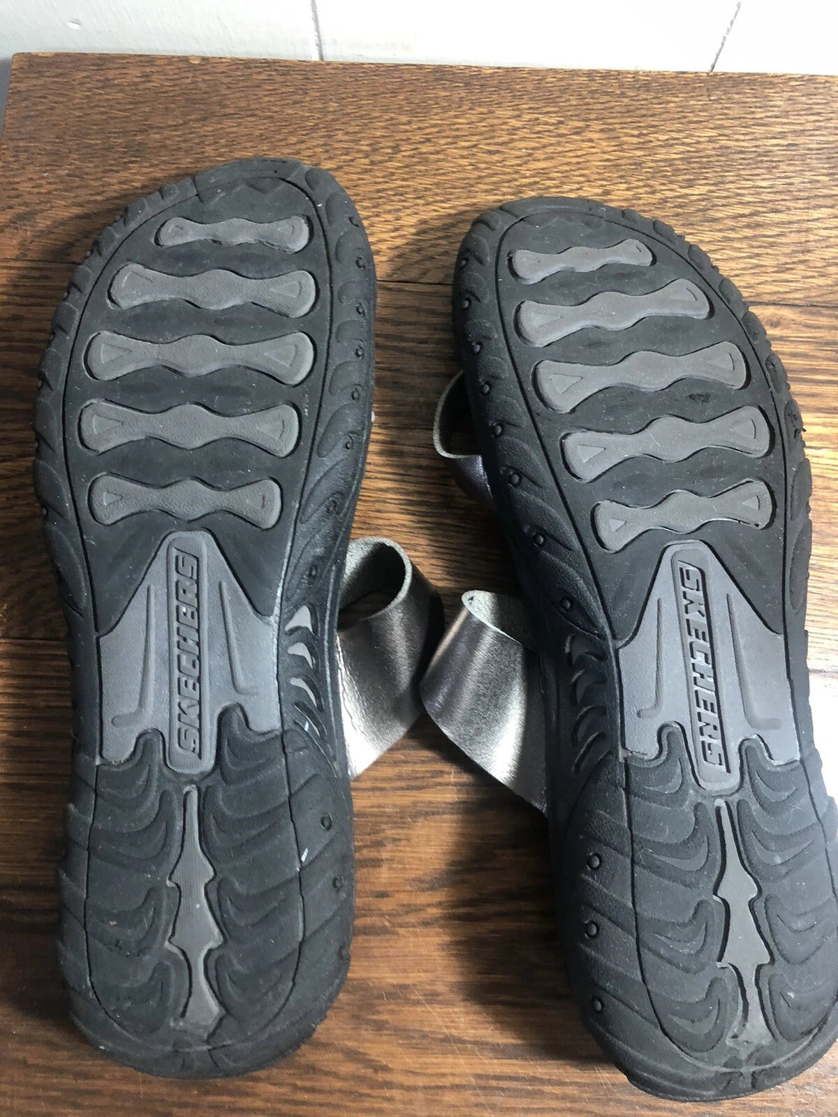 SKECHERS Outdoor Lifestyle Silver Faux Leather Toe Sandals SIZE 11 Women