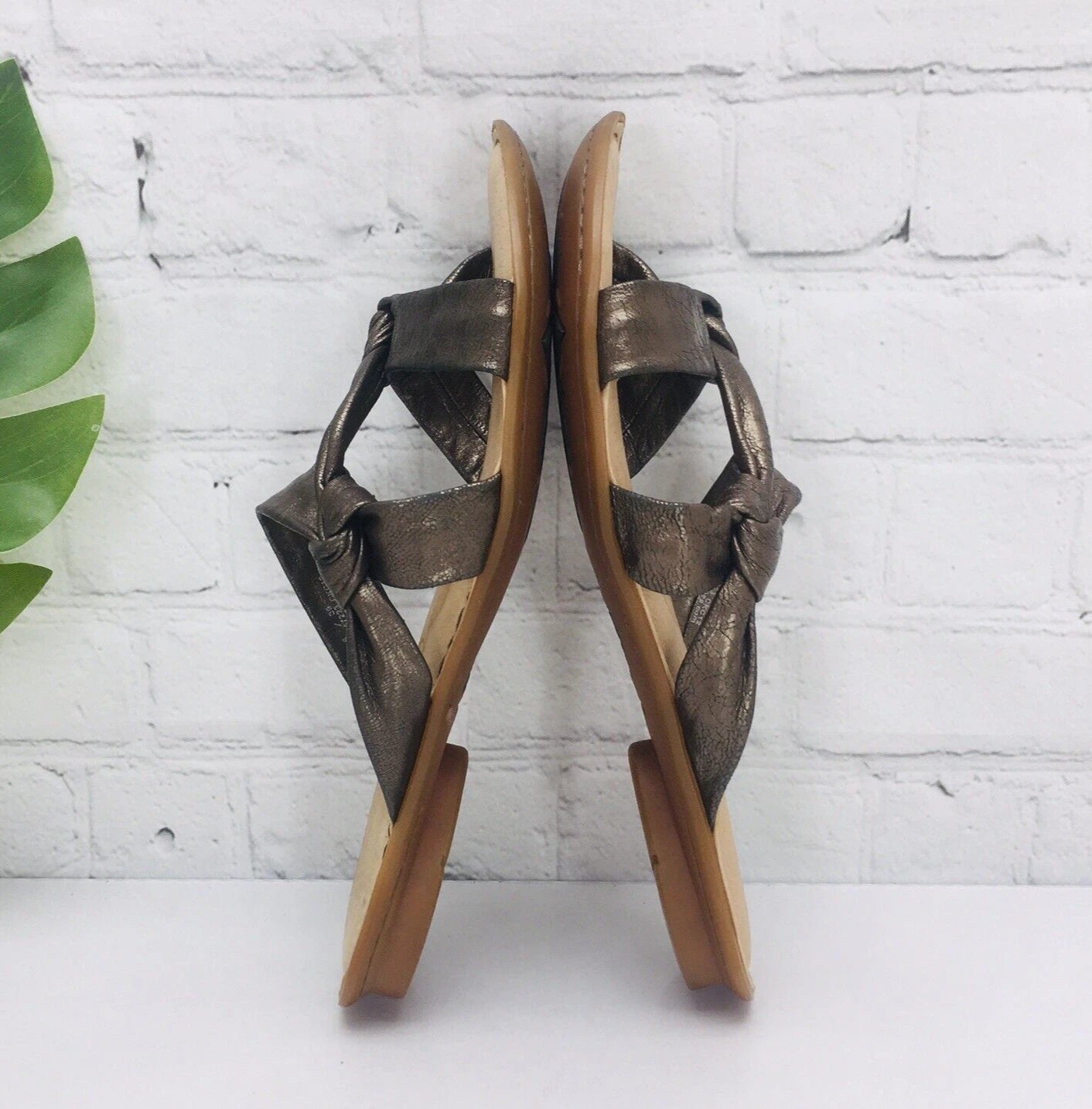 Born Slide Sandals Women's 8/39 Bronze Leather Strap Flat Comfort Flip Flop