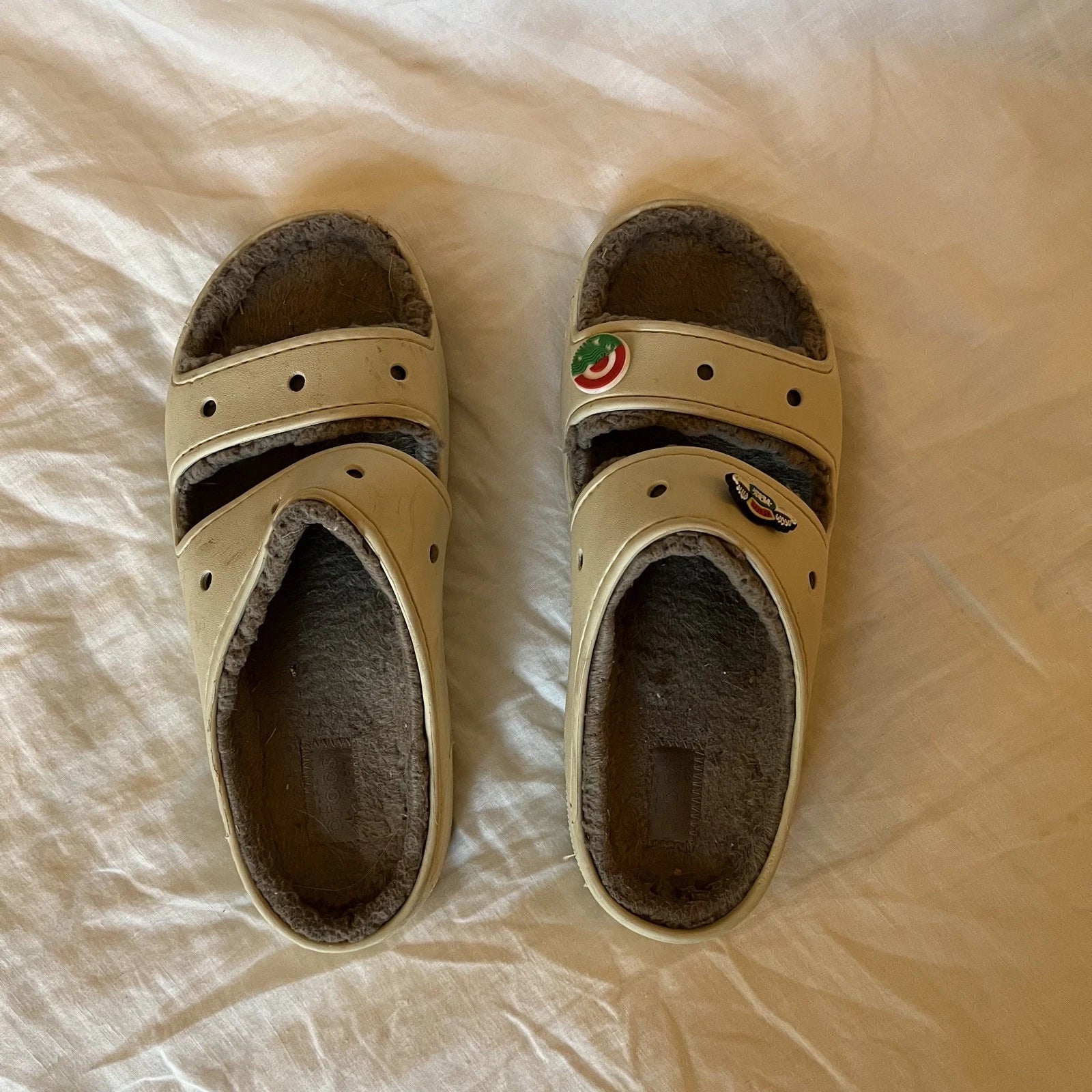 Crocs Classic Cozy Sandals Faux Fur Lining Unisex Men Sz 10 Women 12 Beige Gray