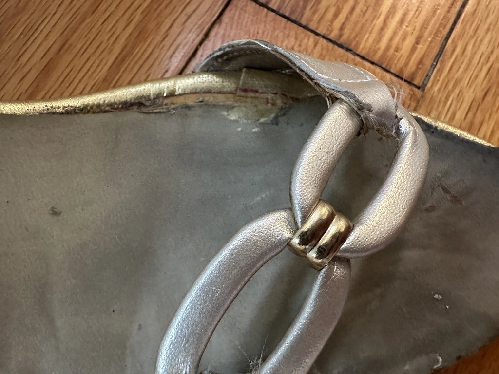 Onex Women's Style "Link" in Platinum Kitten Heel Sandal Size 8M