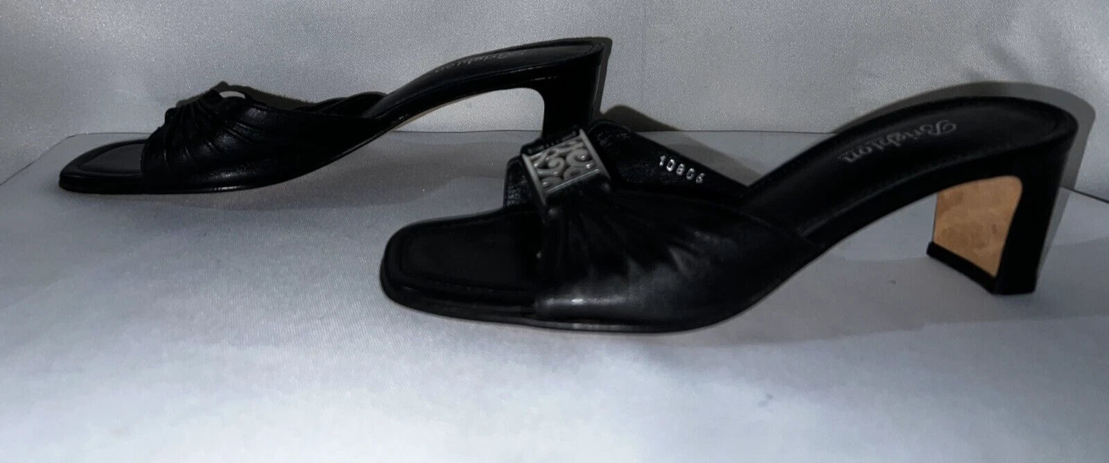 BRIGHTON Shoes Women's Size 7.5 Black Leather Silver Accent TARRAH Sandals Heels