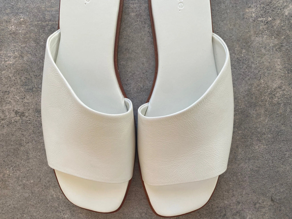 VINCE Canella leather asymmetrical stripe slides Sz 11 $ 250