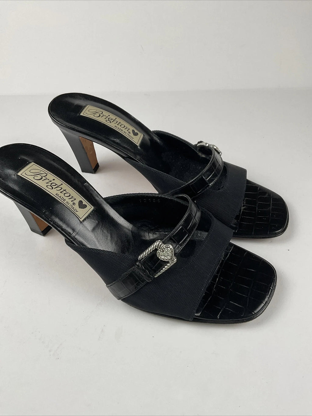 BRIGHTON Shoes Women's Size Black Heart Buckle Strap RENEE Heels Sandals 8.5M