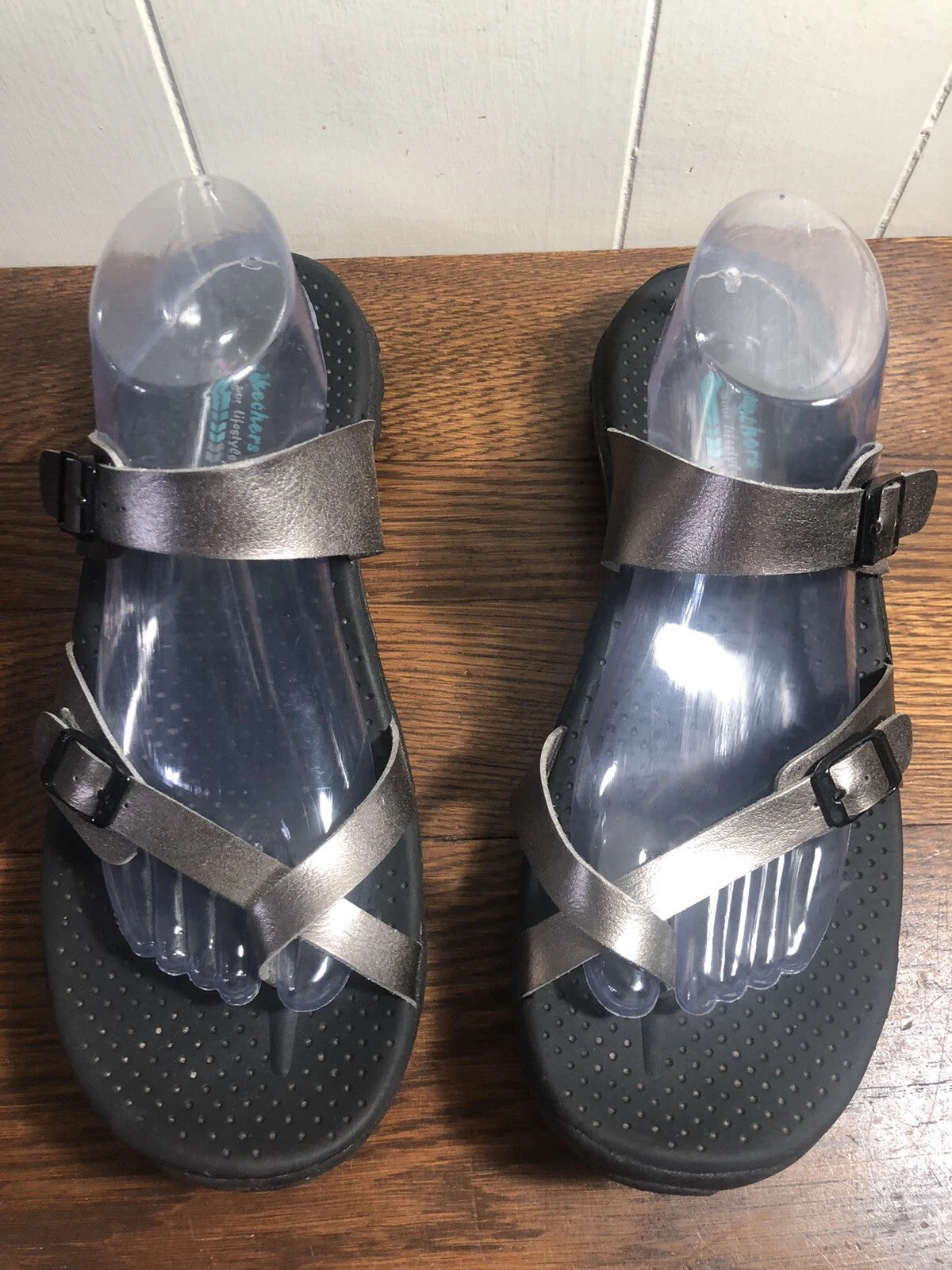 SKECHERS Outdoor Lifestyle Silver Faux Leather Toe Sandals SIZE 11 Women