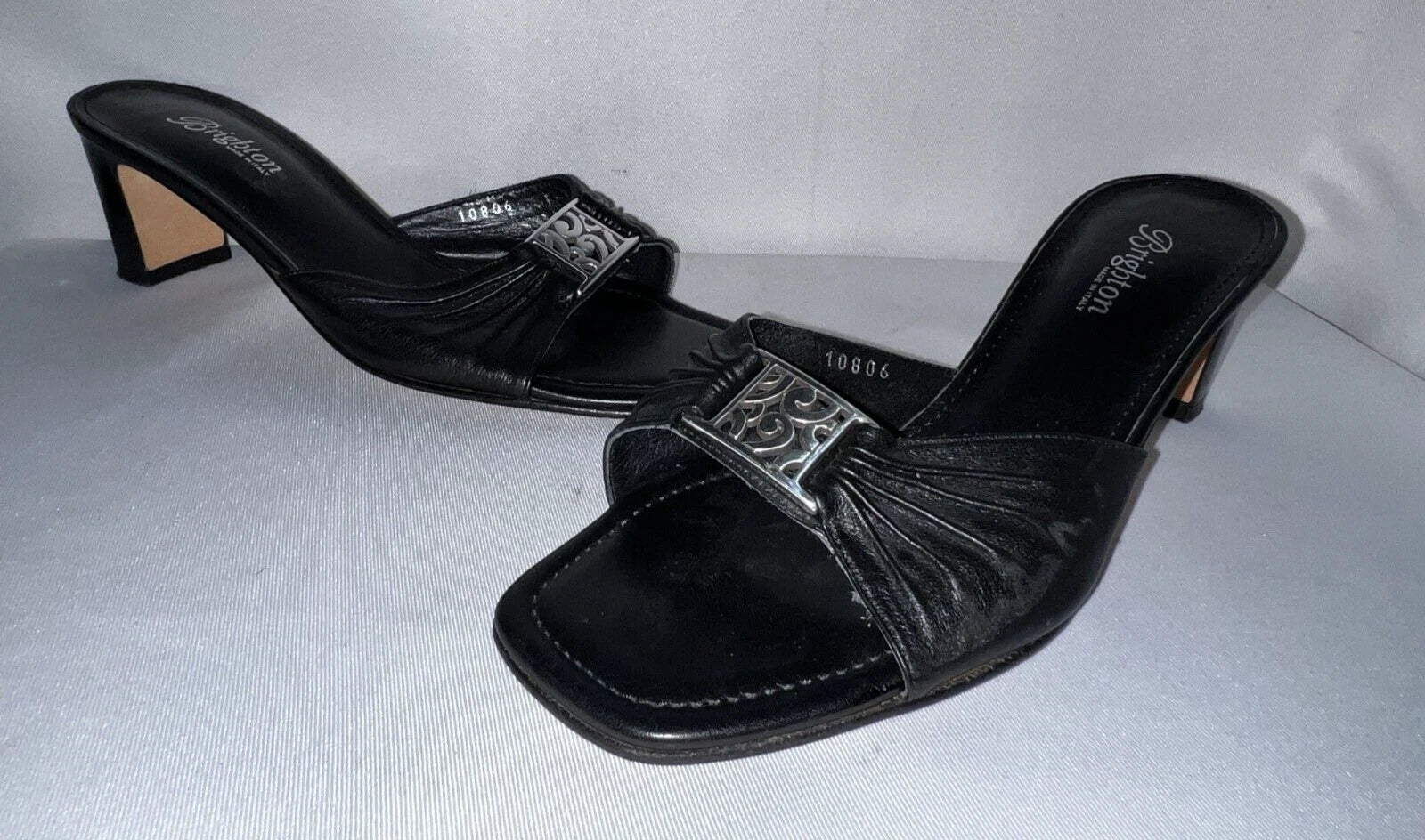 BRIGHTON Shoes Women's Size 7.5 Black Leather Silver Accent TARRAH Sandals Heels