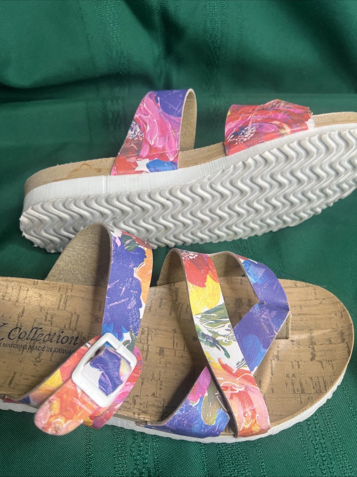Toe Thong W/ Burke Style Wide Straps And Buckle Floral White Sole Sz 10