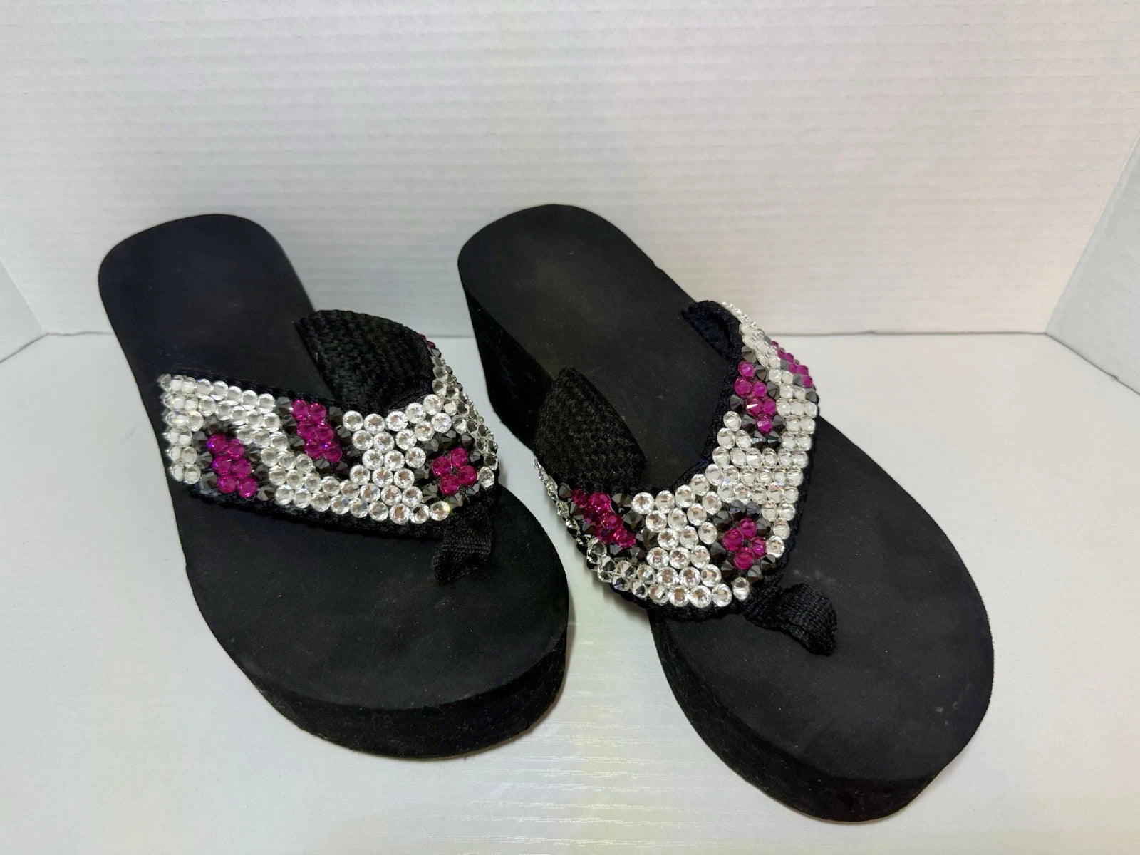 Bedazzled Crystal Y2K Black Flip Flop Wedge Pink And Black Women’s SZ 8