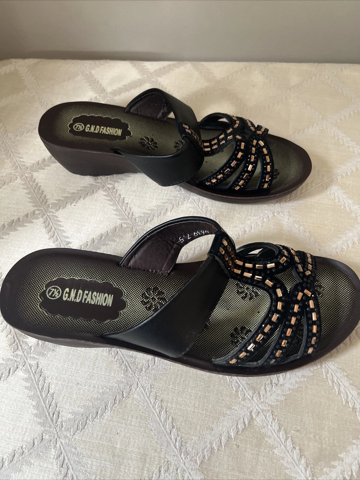 G.N.D Womens  Sz 7 1/2 Black  rhinestone accent Sandals New in Box style # 9639