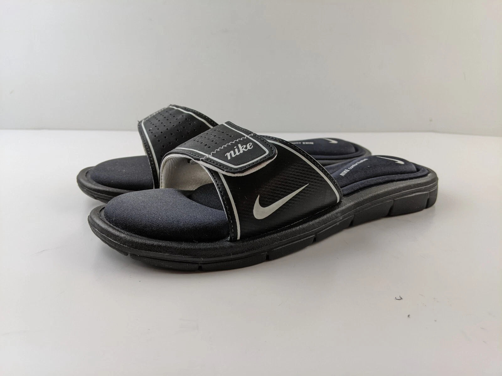 Nike Women Comfort Footbed US 10 Black Sandal Slide Slip On Hook Loop Shoe