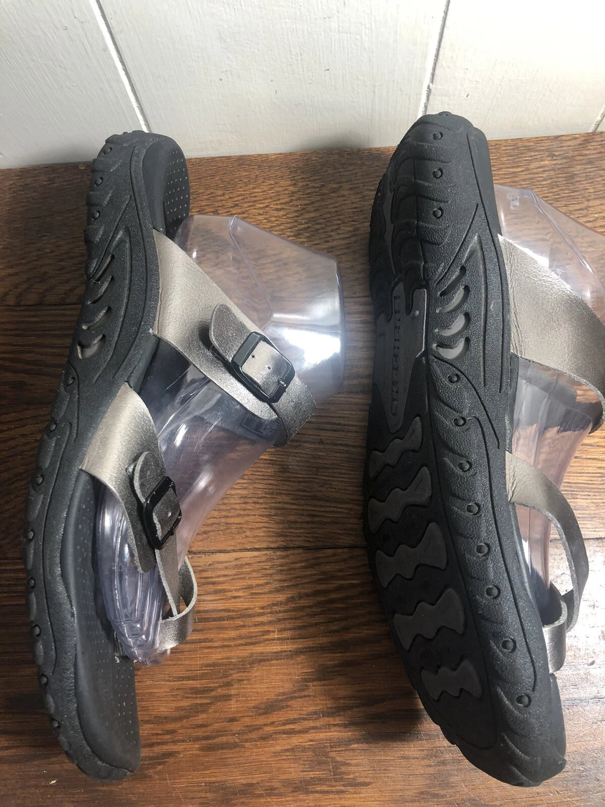 SKECHERS Outdoor Lifestyle Silver Faux Leather Toe Sandals SIZE 11 Women