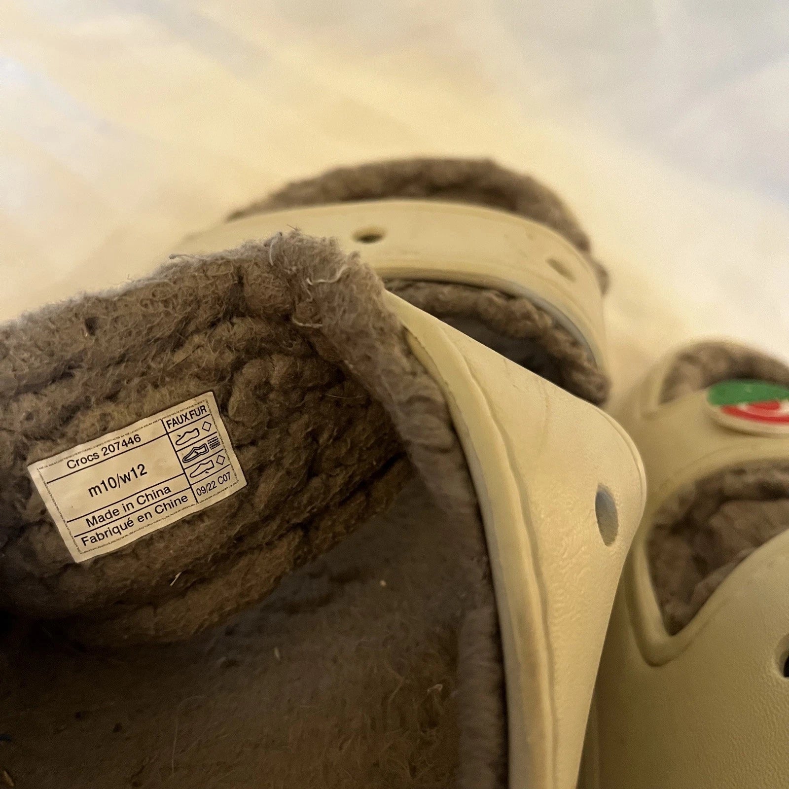 Crocs Classic Cozy Sandals Faux Fur Lining Unisex Men Sz 10 Women 12 Beige Gray