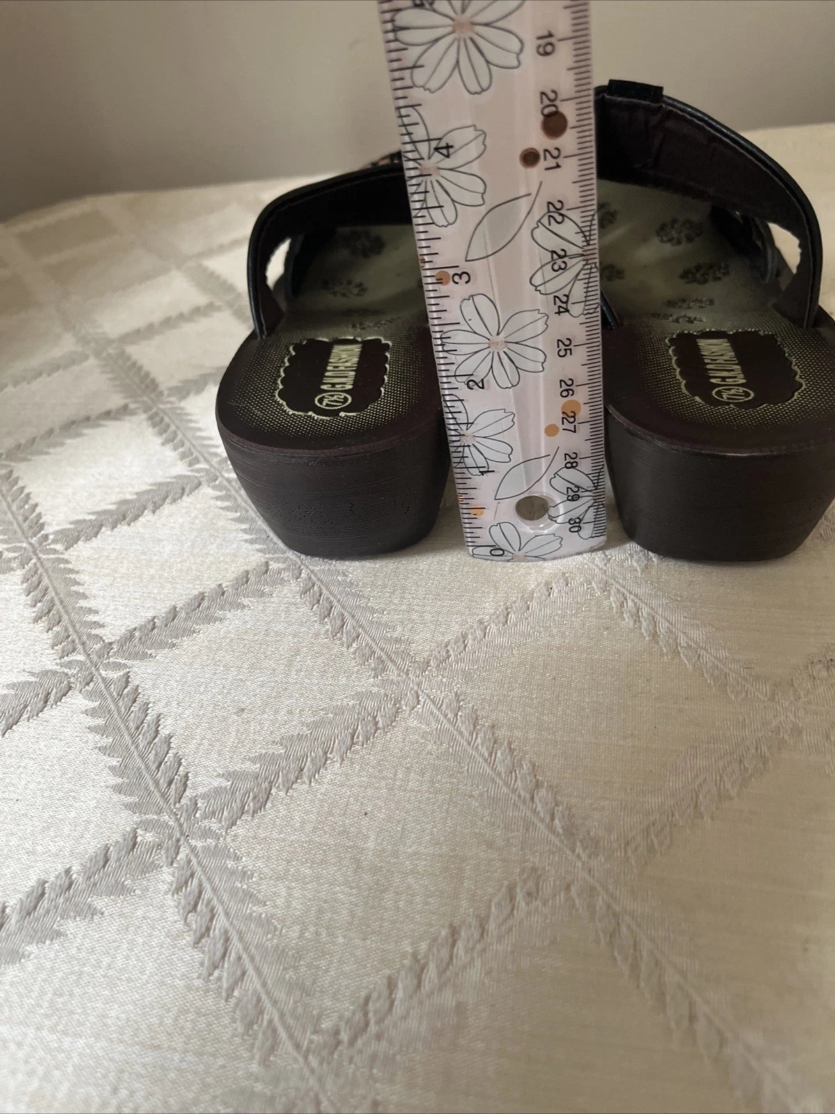 G.N.D Womens  Sz 7 1/2 Black  rhinestone accent Sandals New in Box style # 9639