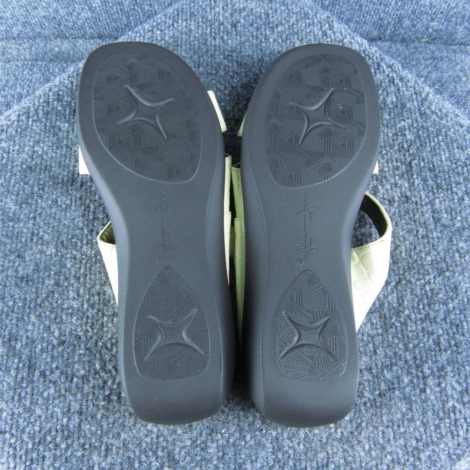 Soft Style  Women Slide Sandal Shoes Size 7.5 Wide Beige Synthetic