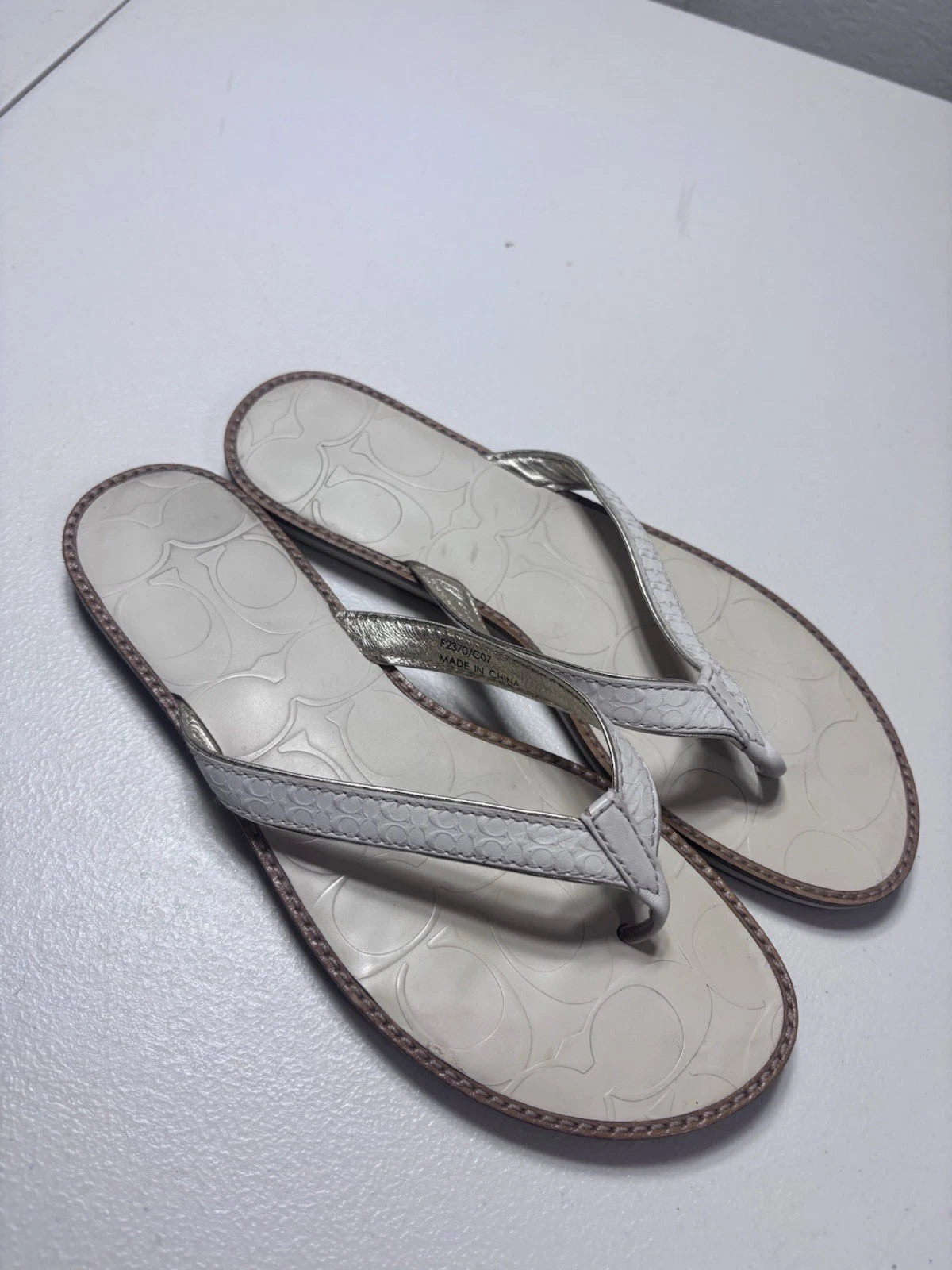 Coach Women's Thong Sandal Size 6 Metallic Sliver Leather Slip On Slide Flat