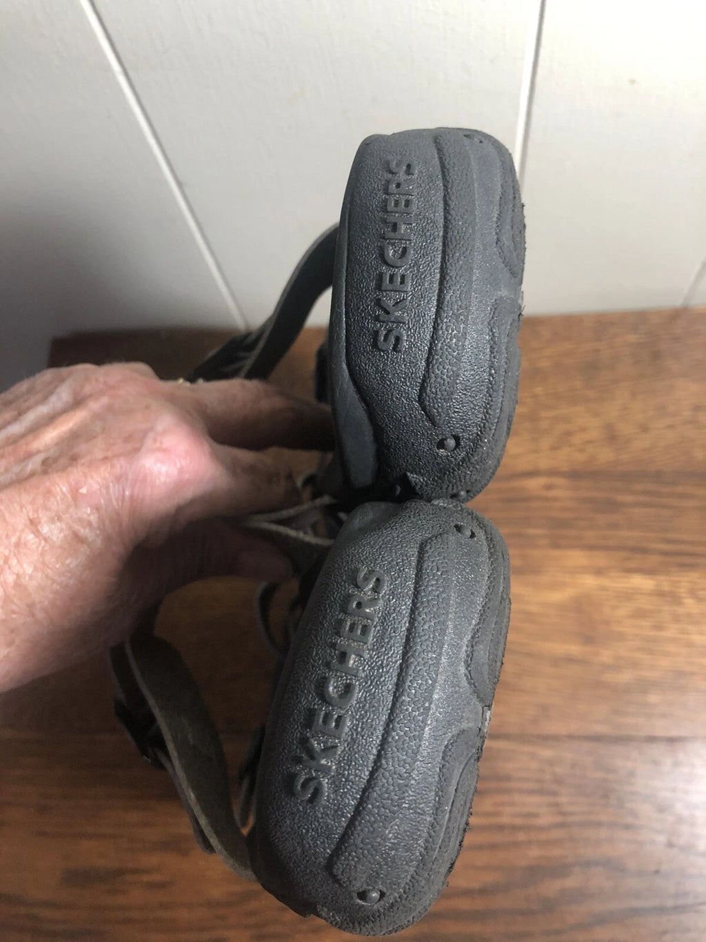 SKECHERS Outdoor Lifestyle Silver Faux Leather Toe Sandals SIZE 11 Women