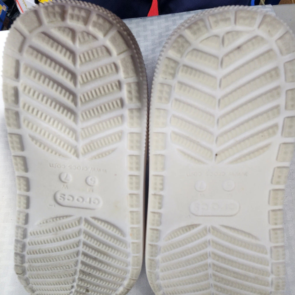 CROCS CLASSIC COZZZY SANDAL 207446 White Womens Size 7 Mens Size 5 Gray Lined