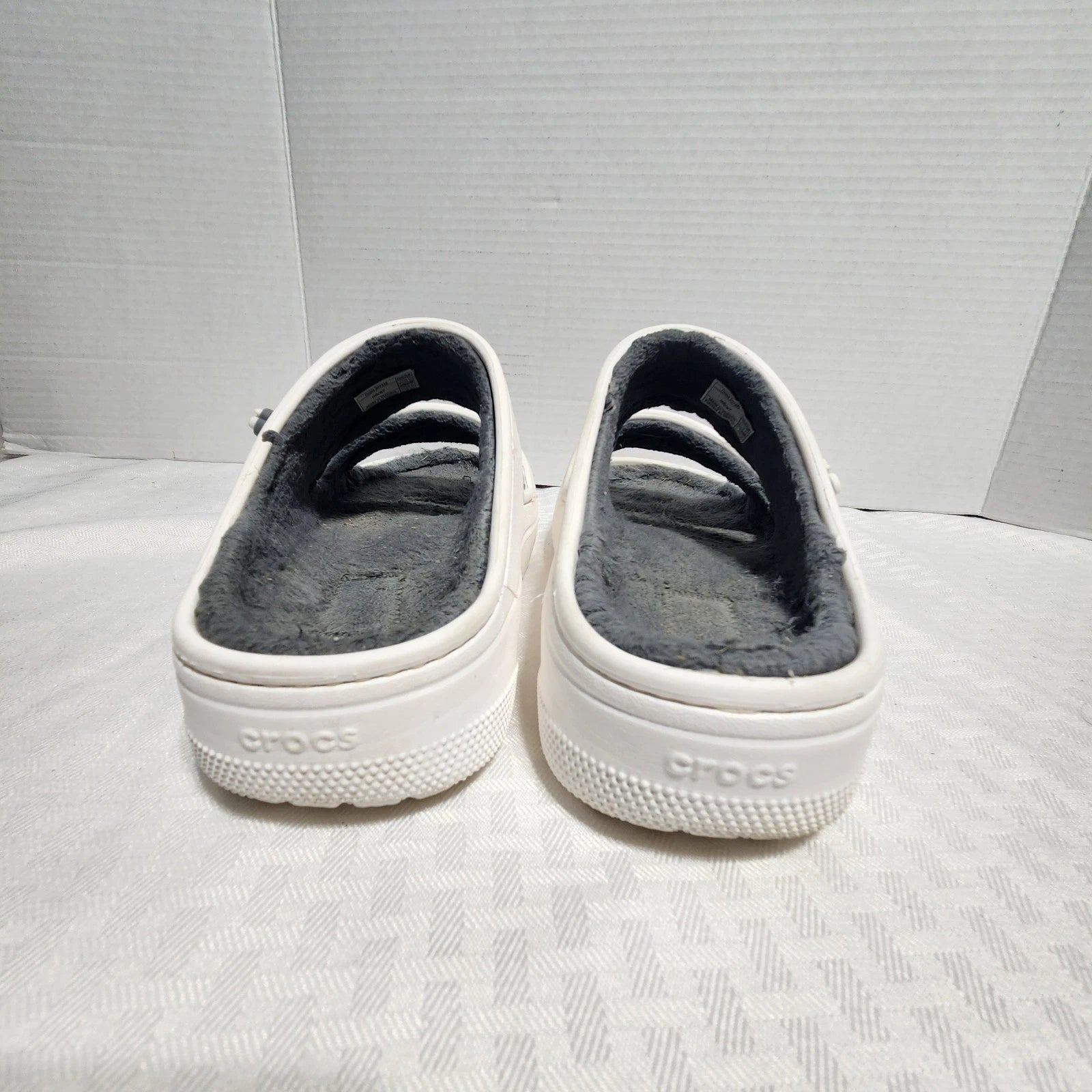 CROCS CLASSIC COZZZY SANDAL 207446 White Womens Size 7 Mens Size 5 Gray Lined