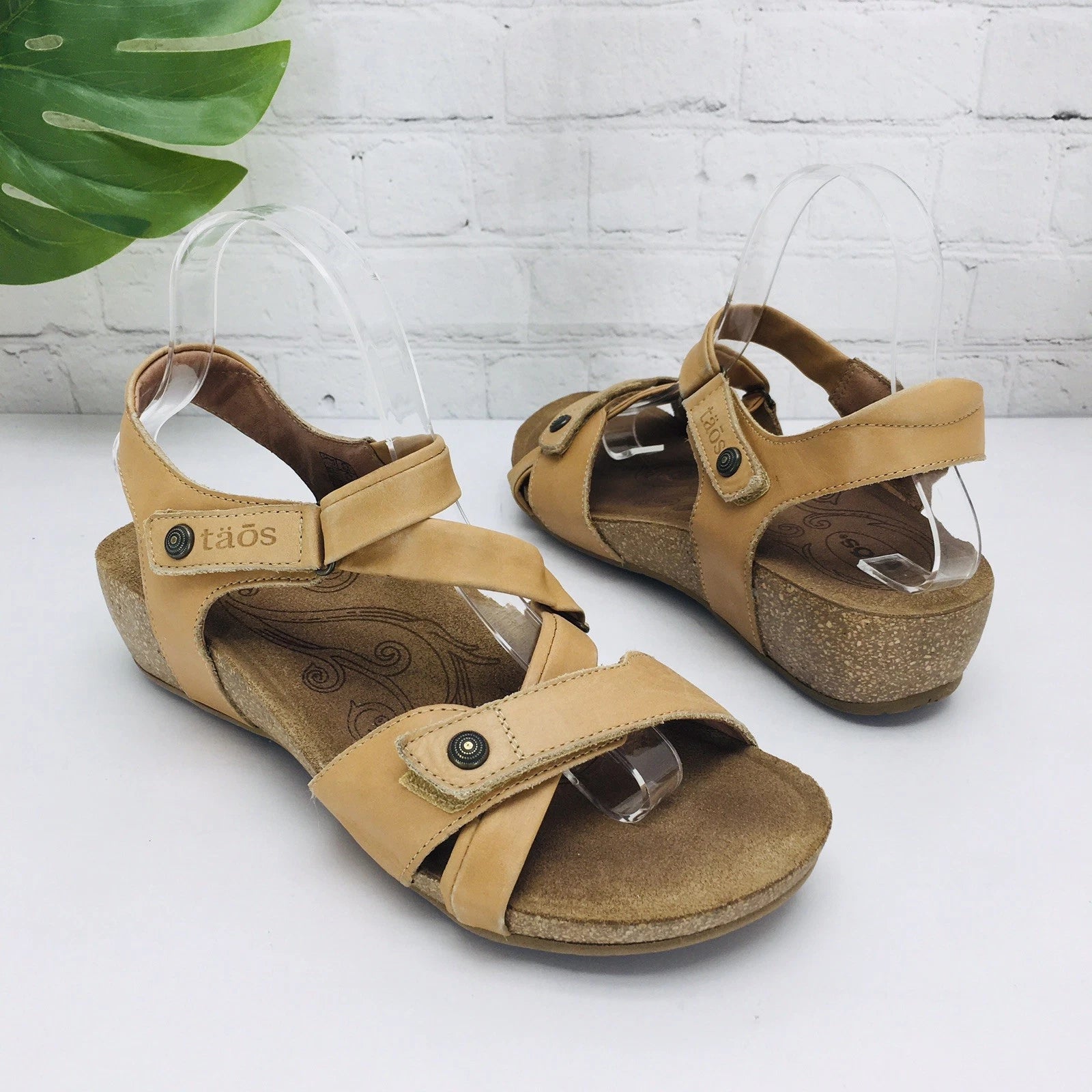 Taos Wedge Sandals Women's 9/40 Tan Leathe Gladiator Strappy Comfort Casual
