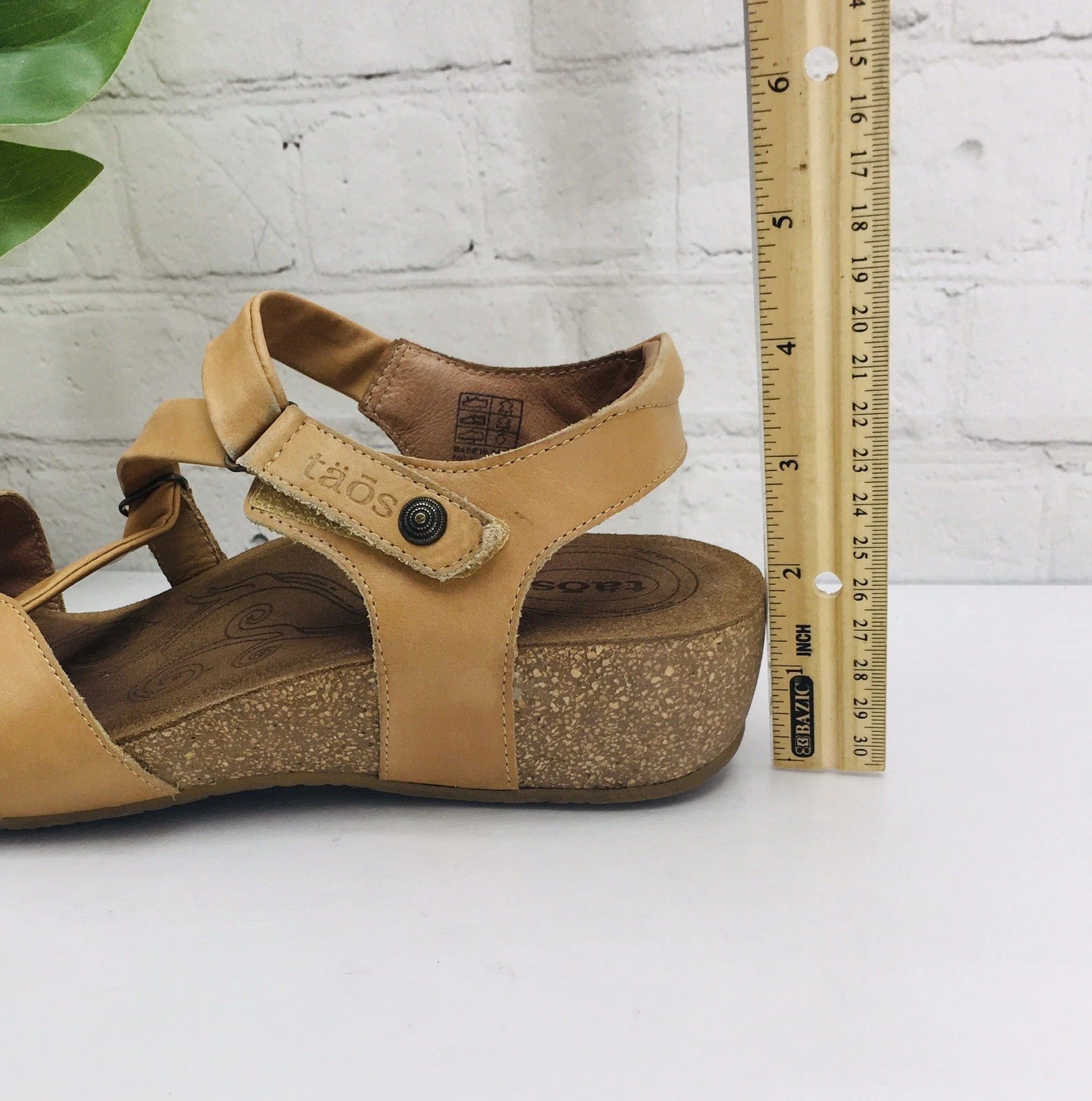 Taos Wedge Sandals Women's 9/40 Tan Leathe Gladiator Strappy Comfort Casual