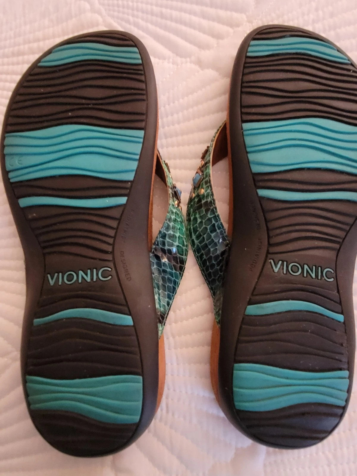 Vionic Womens 7 Floriana Jewel Teal Snake Print Turquoise Sandals Flip Flops