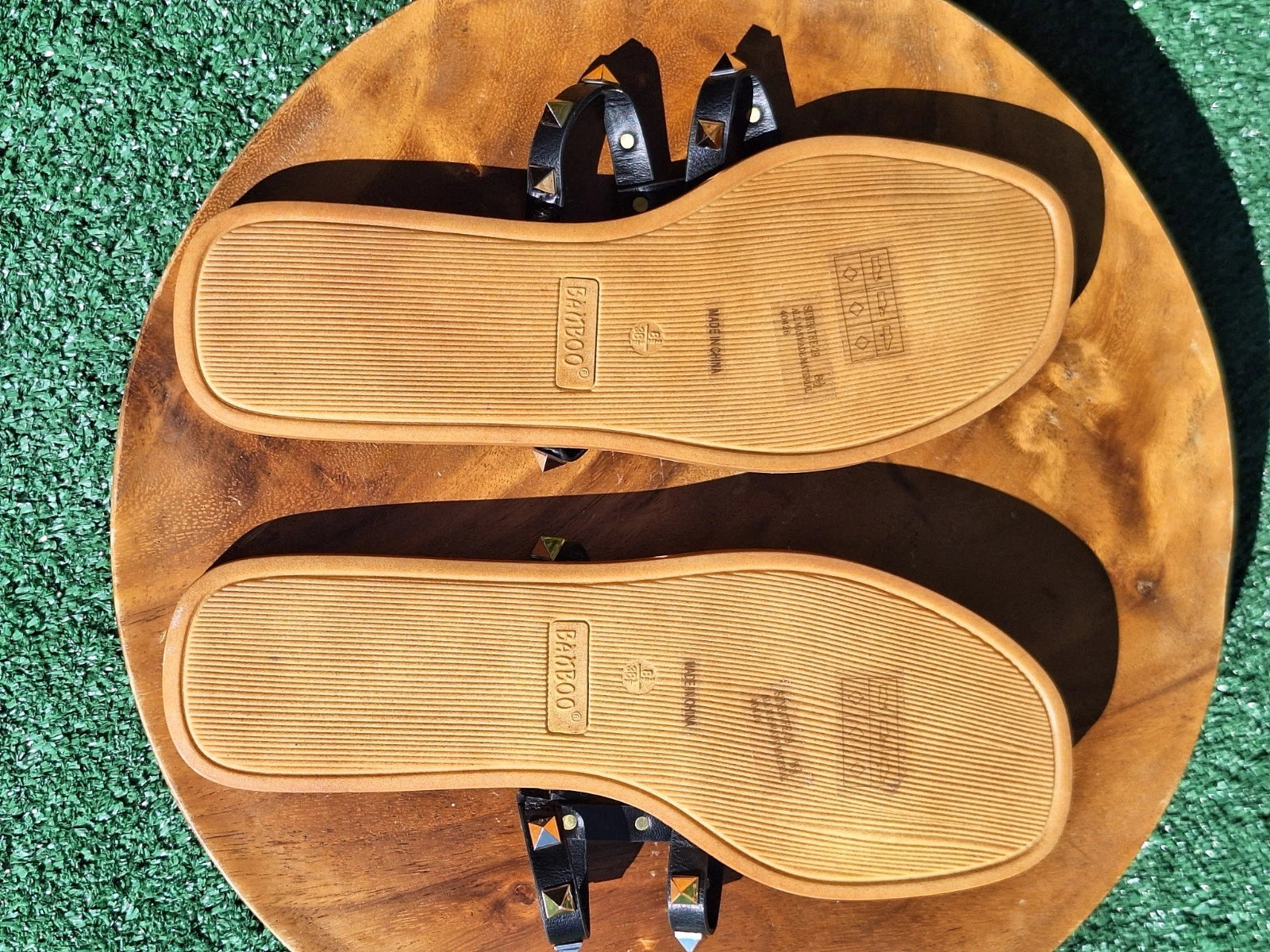 NWT Bamboo Stud Embellished Jelly Flat Slides Sandals Size 8.5