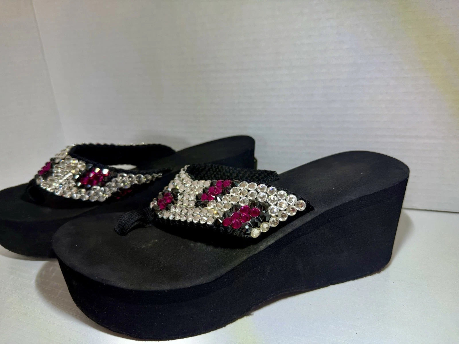 Bedazzled Crystal Y2K Black Flip Flop Wedge Pink And Black Women’s SZ 8