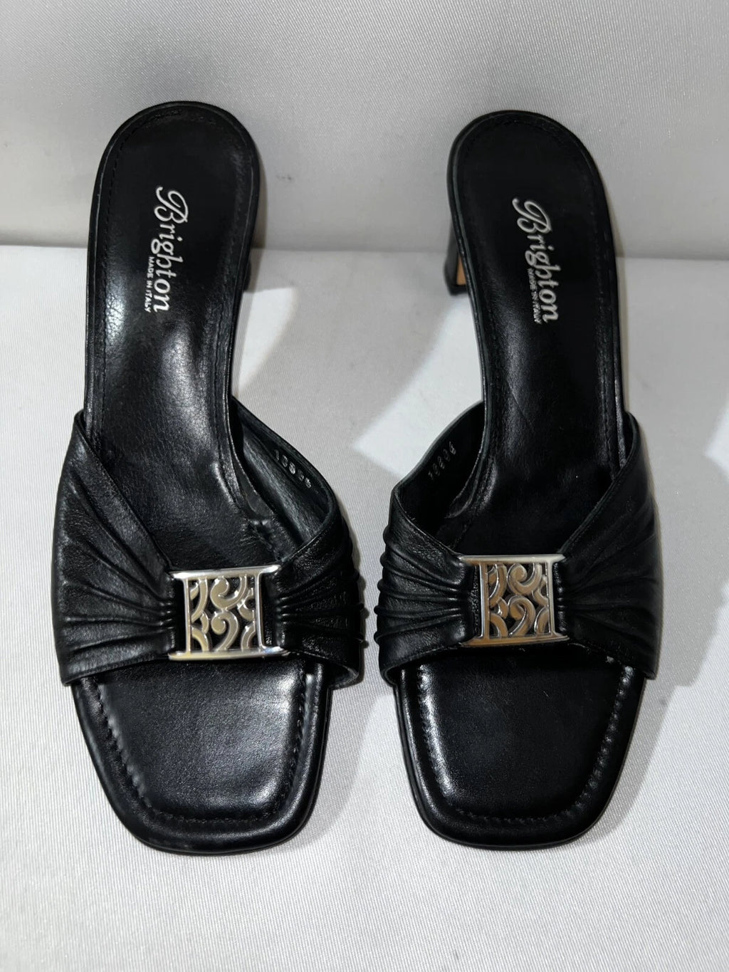 BRIGHTON Shoes Women's Size 7.5 Black Leather Silver Accent TARRAH Sandals Heels