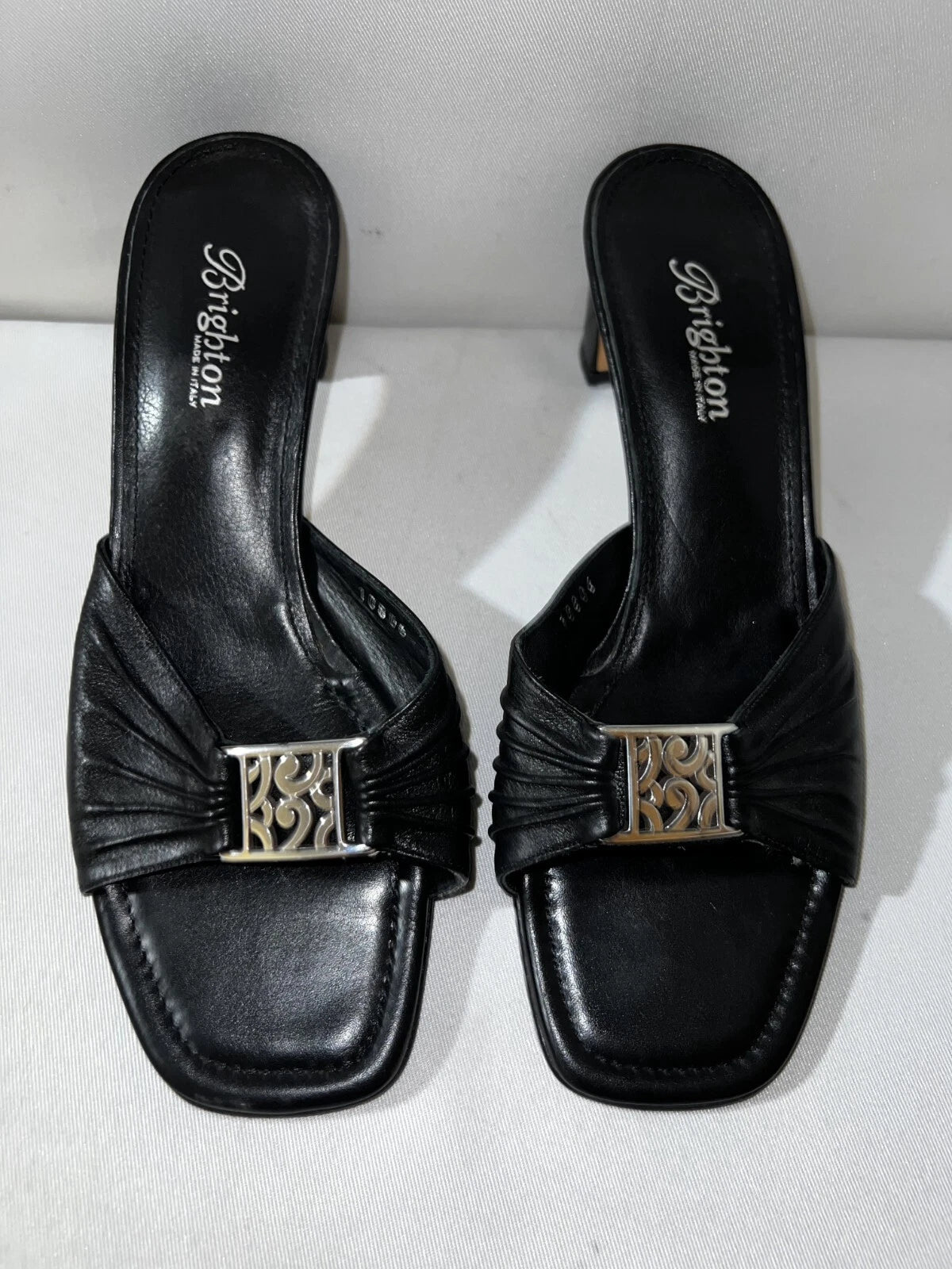 BRIGHTON Shoes Women's Size 7.5 Black Leather Silver Accent TARRAH Sandals Heels