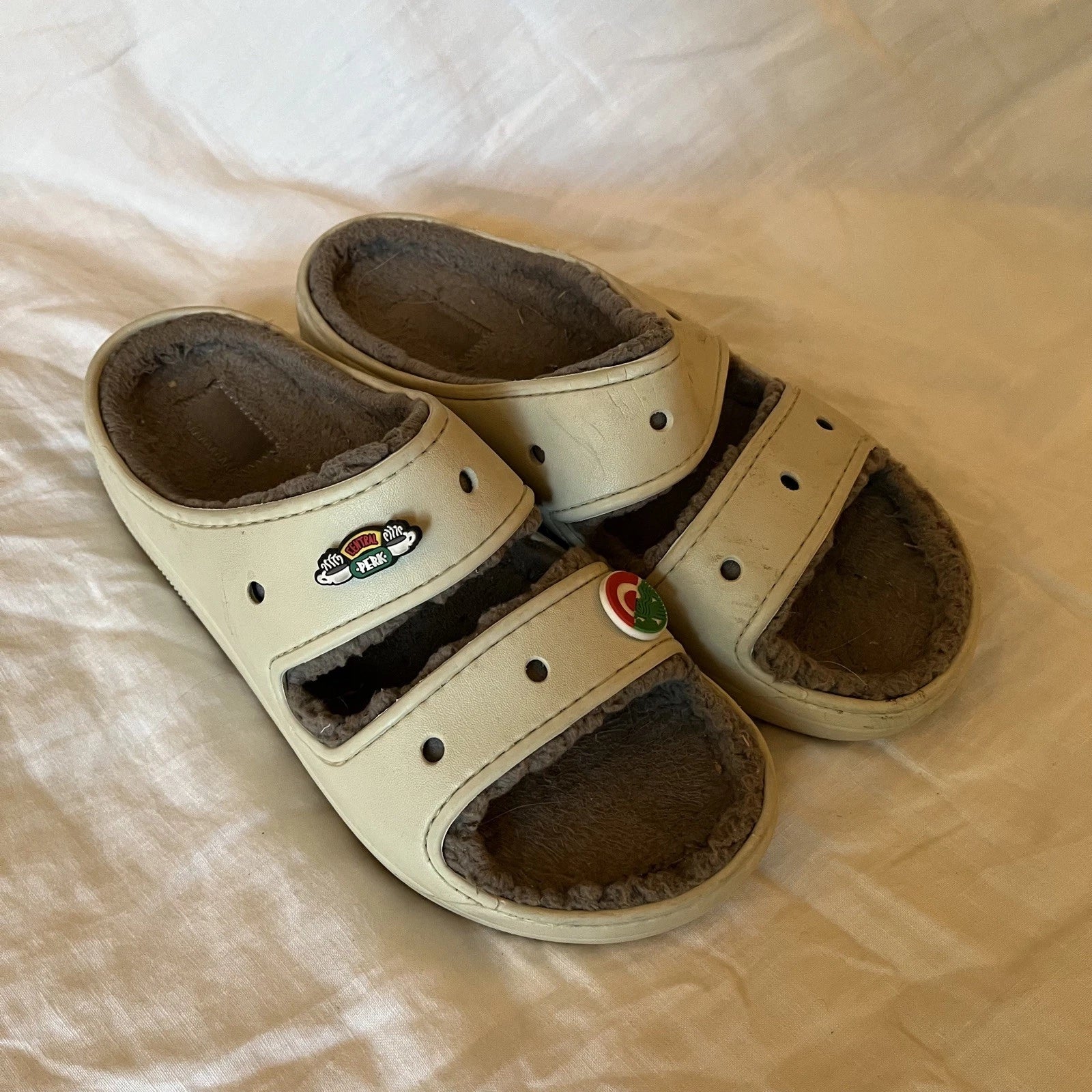 Crocs Classic Cozy Sandals Faux Fur Lining Unisex Men Sz 10 Women 12 Beige Gray