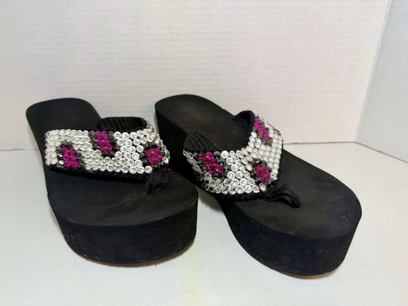 Bedazzled Crystal Y2K Black Flip Flop Wedge Pink And Black Women’s SZ 8