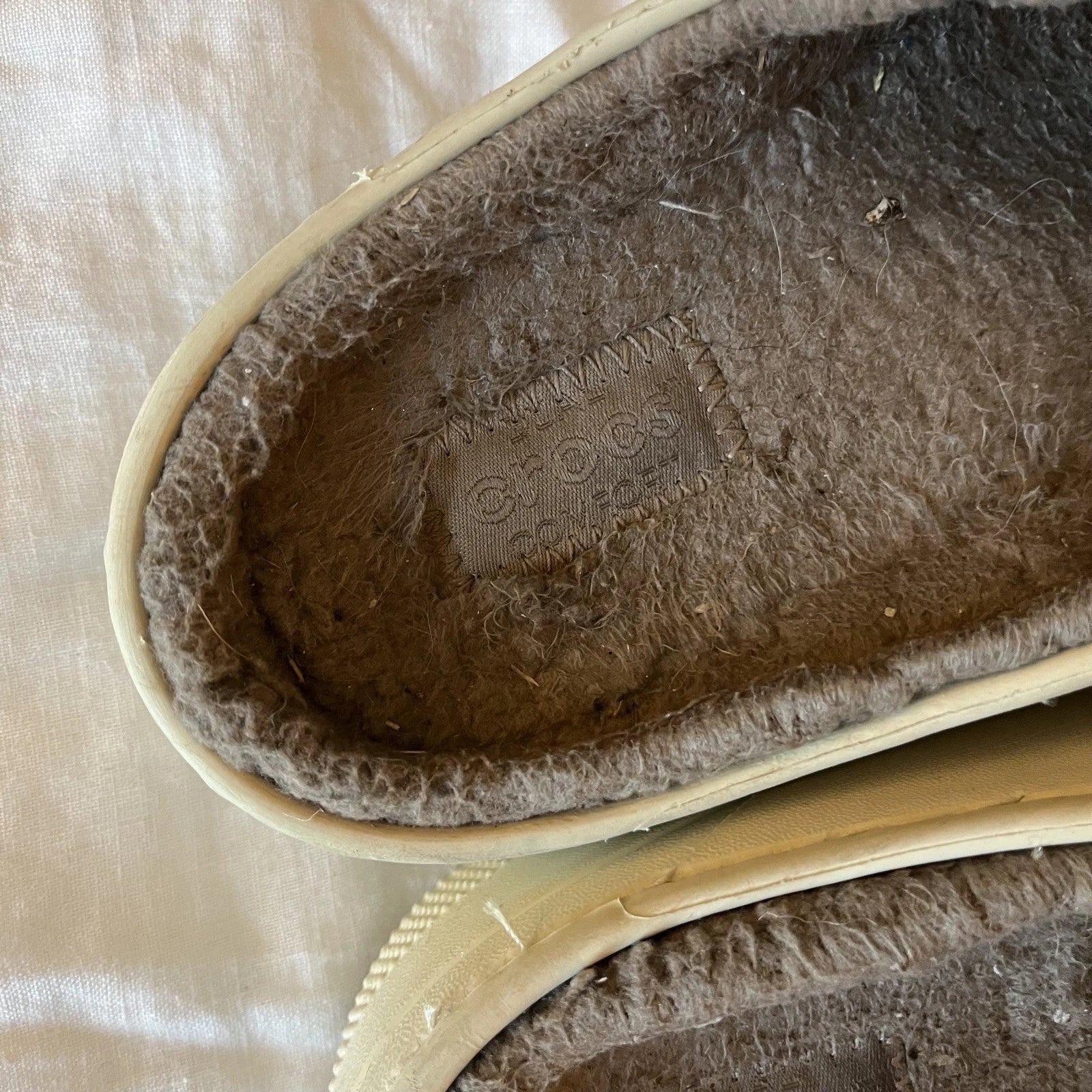 Crocs Classic Cozy Sandals Faux Fur Lining Unisex Men Sz 10 Women 12 Beige Gray