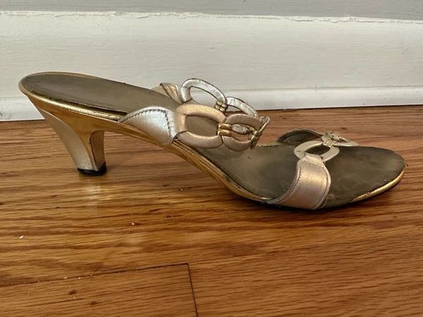 Onex Women's Style "Link" in Platinum Kitten Heel Sandal Size 8M