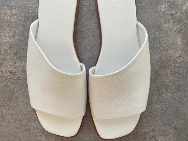 VINCE Canella leather asymmetrical stripe slides Sz 11 $ 250