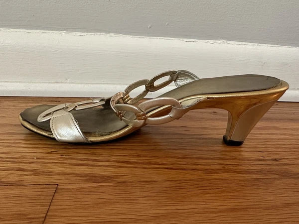 Onex Women's Style "Link" in Platinum Kitten Heel Sandal Size 8M