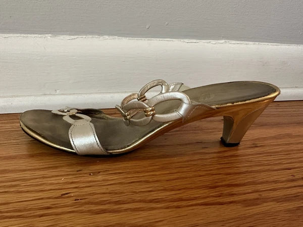 Onex Women's Style "Link" in Platinum Kitten Heel Sandal Size 8M