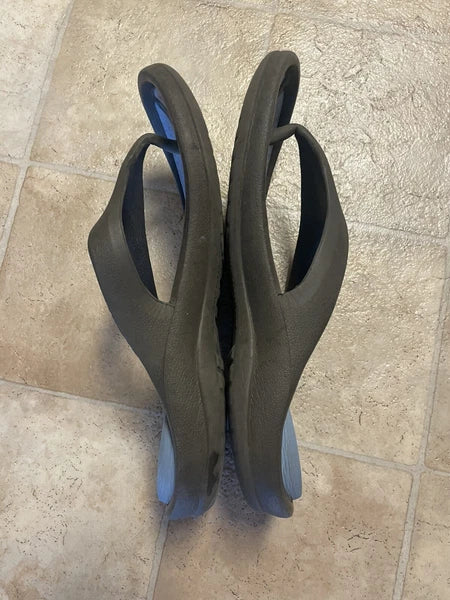 Crocs Flip Flop Classic Style Size 7 Mens Size 9 Womens