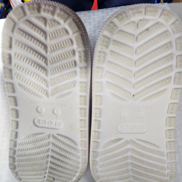 CROCS CLASSIC COZZZY SANDAL 207446 White Womens Size 7 Mens Size 5 Gray Lined