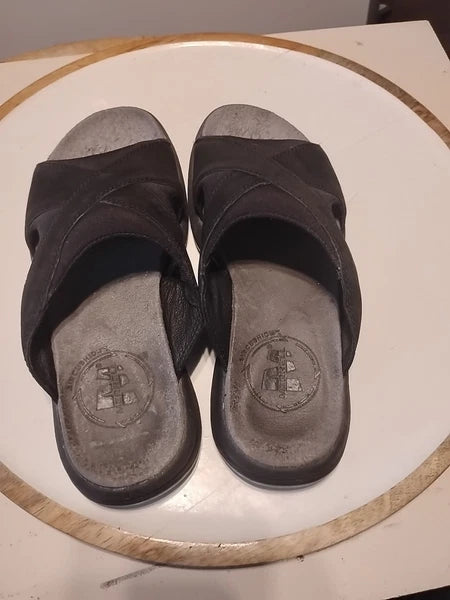 Women's 6 Merrell Topo Cross Black Suede Leather Sandals Air Cushion Slide Vtg