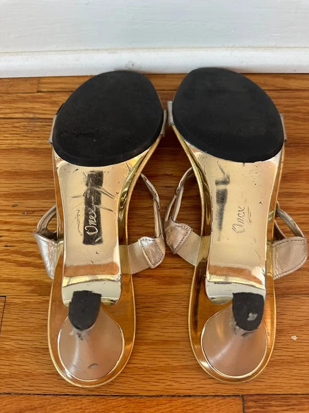 Onex Women's Style "Link" in Platinum Kitten Heel Sandal Size 8M