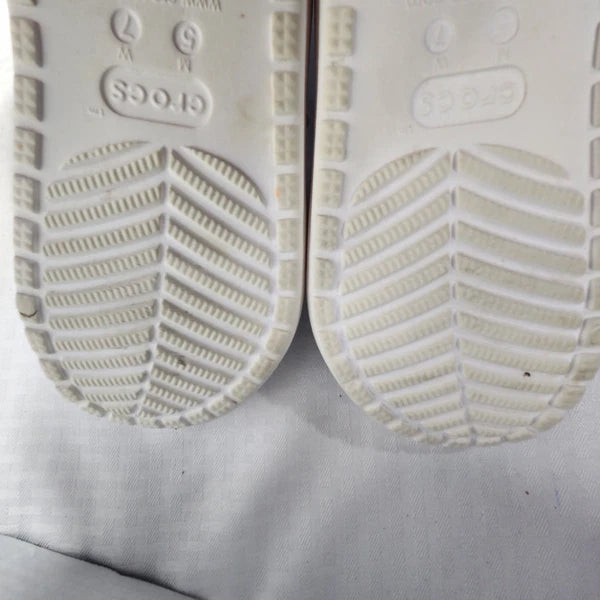 CROCS CLASSIC COZZZY SANDAL 207446 White Womens Size 7 Mens Size 5 Gray Lined