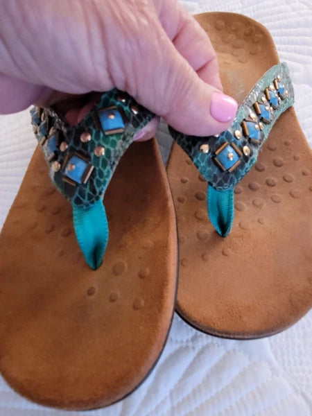 Vionic Womens 7 Floriana Jewel Teal Snake Print Turquoise Sandals Flip Flops